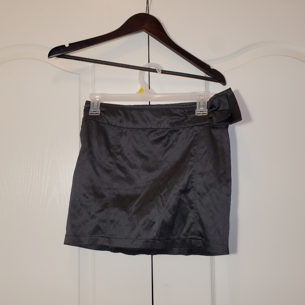 Eeny, MINI, miny, moe. This Skirt made you my Foe.